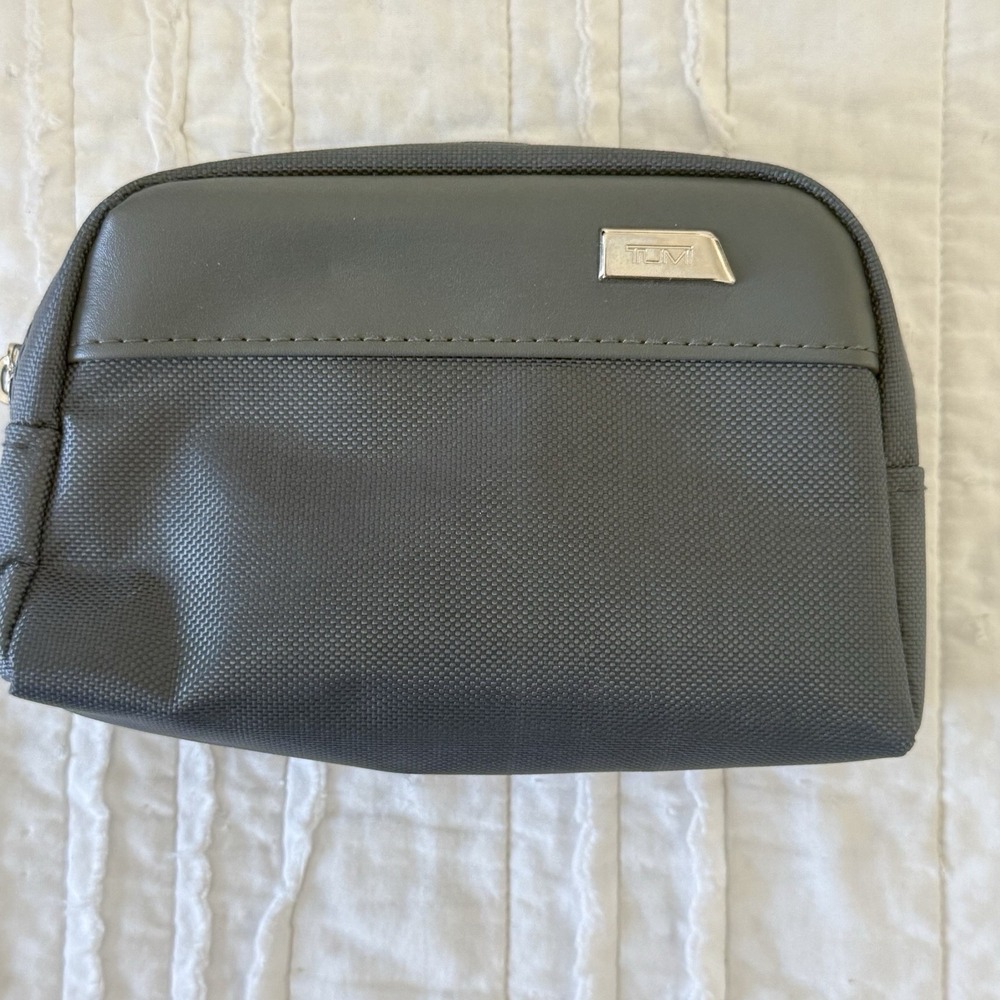 TUMI for Delta Grey Zip Pouch Soft Travel Bag Toiletry Case Business Class 5x7"